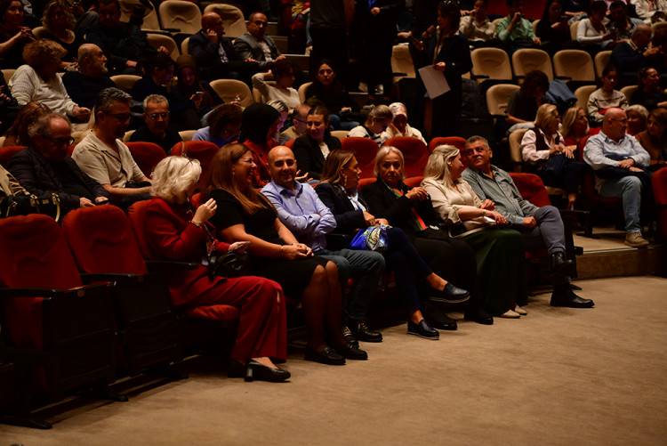 “Seninle Evlenir miyim?” Tiyatro Oyunu Sanatseverlerle Buluştu